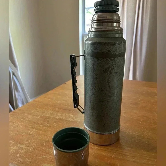 Vintage Stanley Aladdin Vacuum Thermos
A-944DH Quart With Pour Through Lid USA - Picture 3 of 11